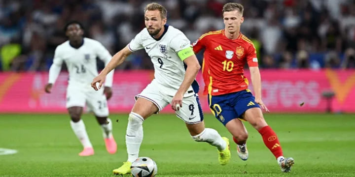 Cầu thủ Harry Kane của đội tuyển Anh đứng đầu danh sách 6 cầu thủ nhận giải thưởng Chiếc giày vàng Euro 2024