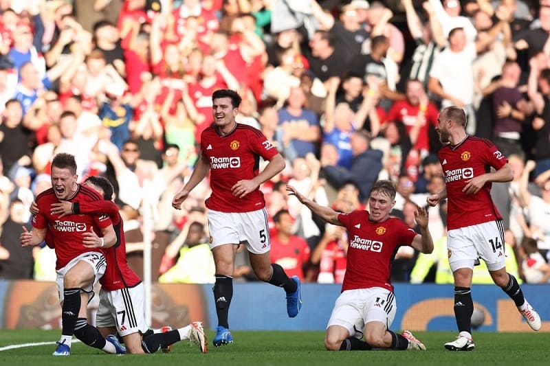 Man Utd bùng nổ với chiến thắng 2-1 trước Brentford