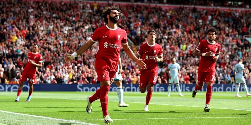 Liverpool thắng 2-0 trước Aston Villa tại Ngoại Hạng Anh