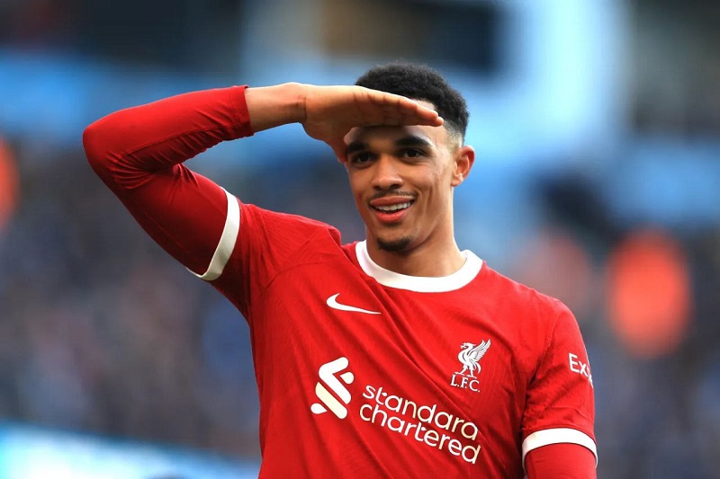 Cầu thủ Trent Alexander-Arnold đã trở lại tập luyện nhẹ nhàng